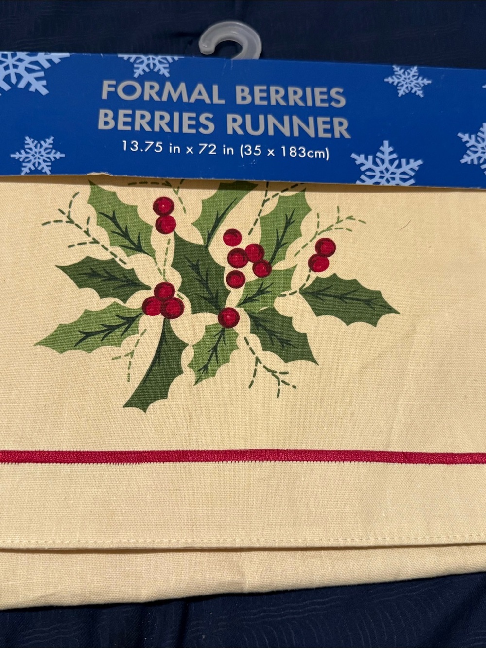 Vintage? K-Mart Trim a Home Formal Christmas / Holiday Berries Table Runner New - Picture 2 of 10